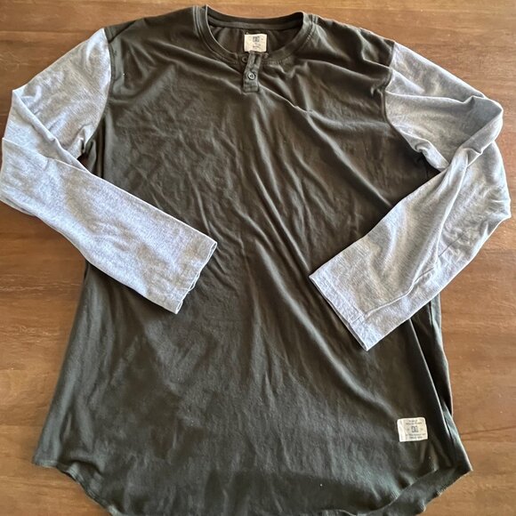 DC Shoes - Long Sleeve Henley 2-Button Shirt - Green & Gray - Size XL X-Large - Picture 1 of 9